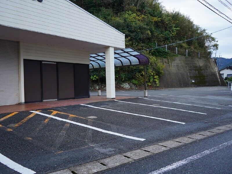 天草斎場 駐車場1
