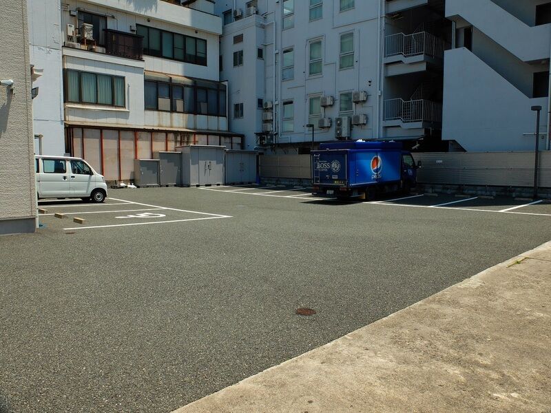 ルピナスホール呉本通 駐車場
