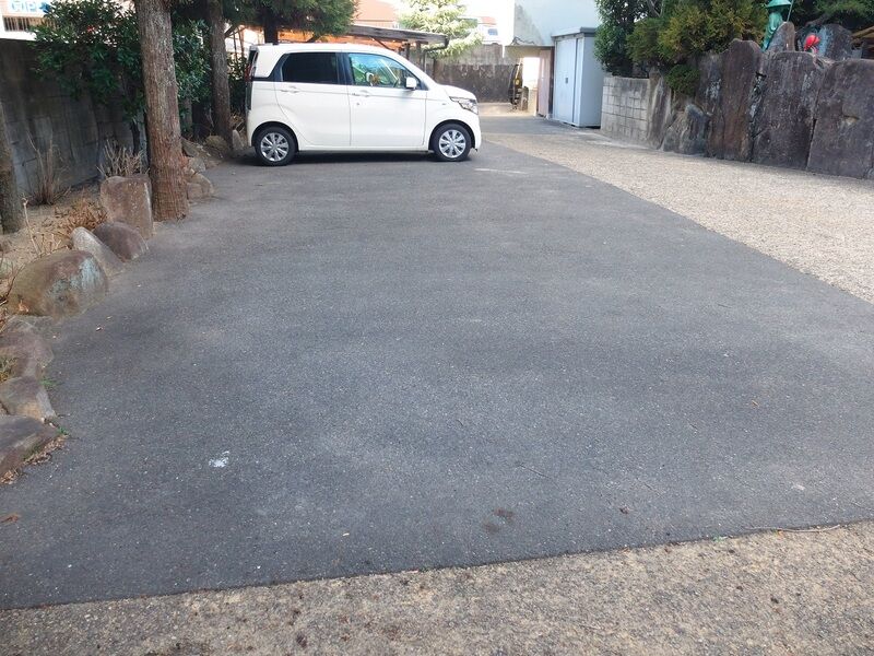 持明院（真言宗） 駐車場1