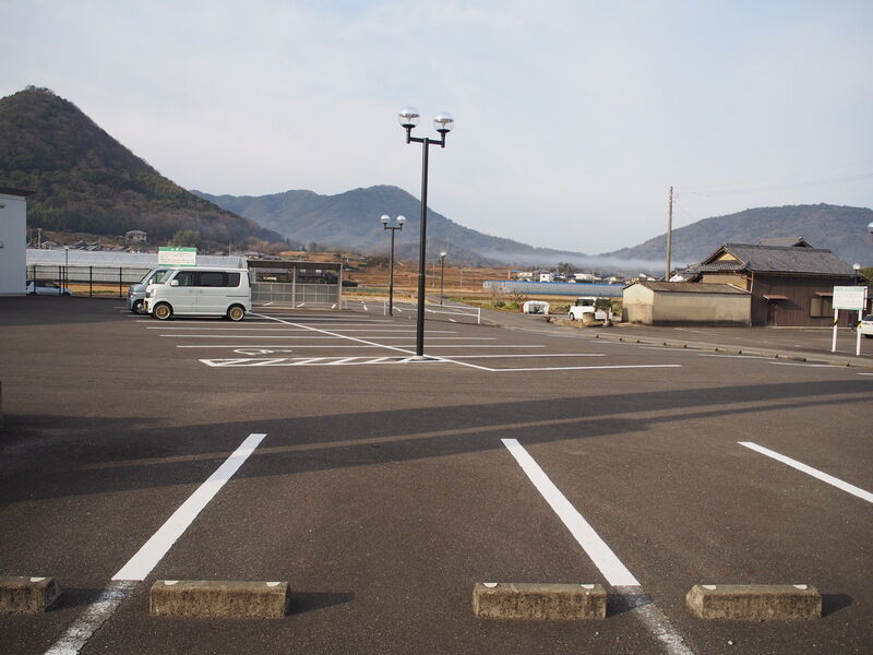 三豊メモリアルホール中央みの 駐車場１