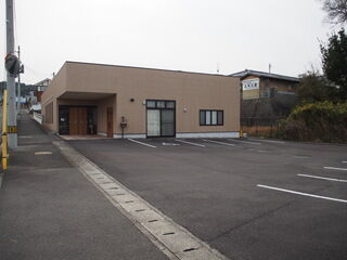 ファミリーホール三本松店