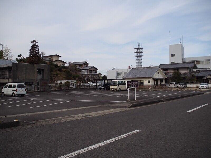 ファミリーホール三本松店 駐車場２
