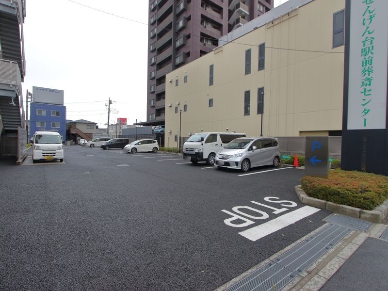さがみ典礼 せんげん台駅前葬斎センター 駐車場
