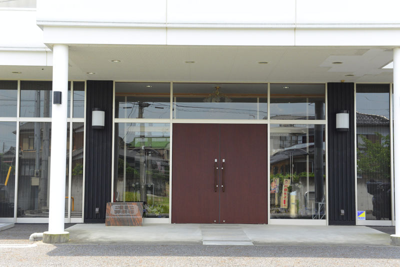 セレモニーホール北川辺 入り口