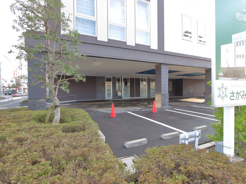 春日部駅前葬斎センター 入口 (1)