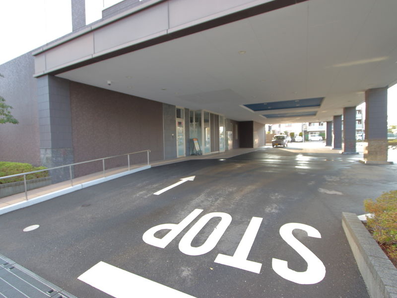 春日部駅前葬斎センター 入口 (3)