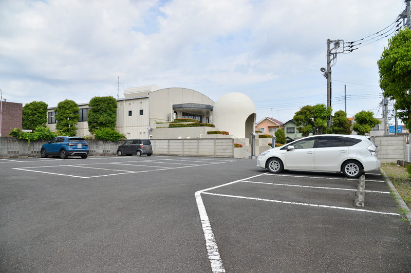 円満院葬斎センター 駐車場1