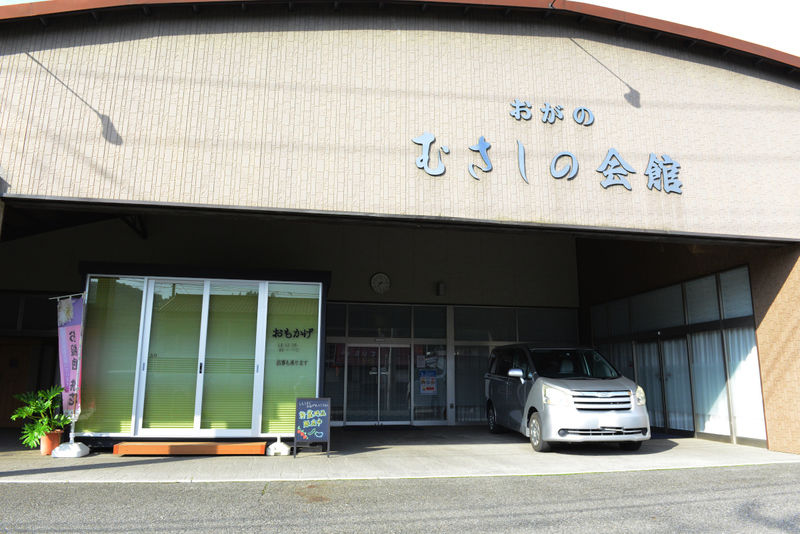 おがのむさしの会館 入り口