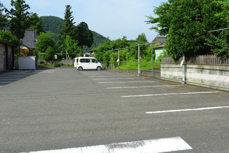 おがのむさしの会館 駐車場