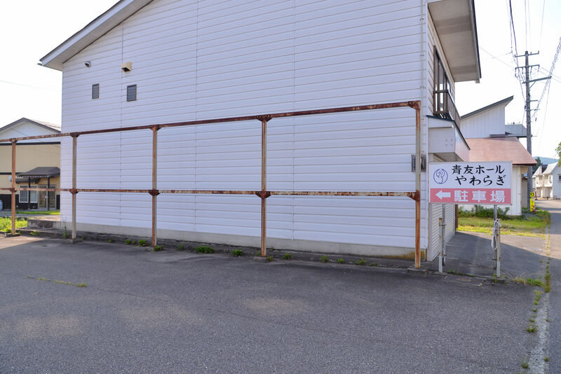 青友ホールやわらぎ 駐車場