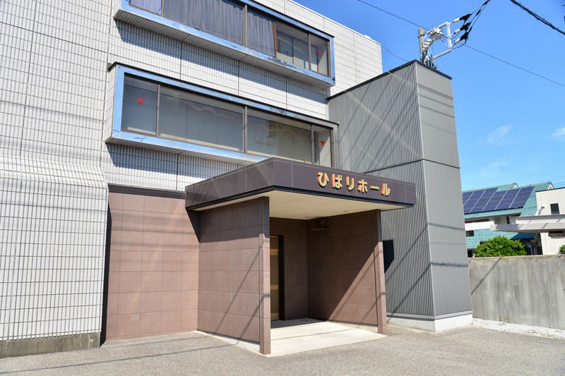 ひばりホール 入口2
