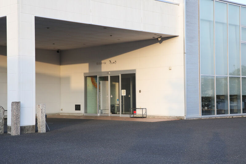 虹のホール 玄関