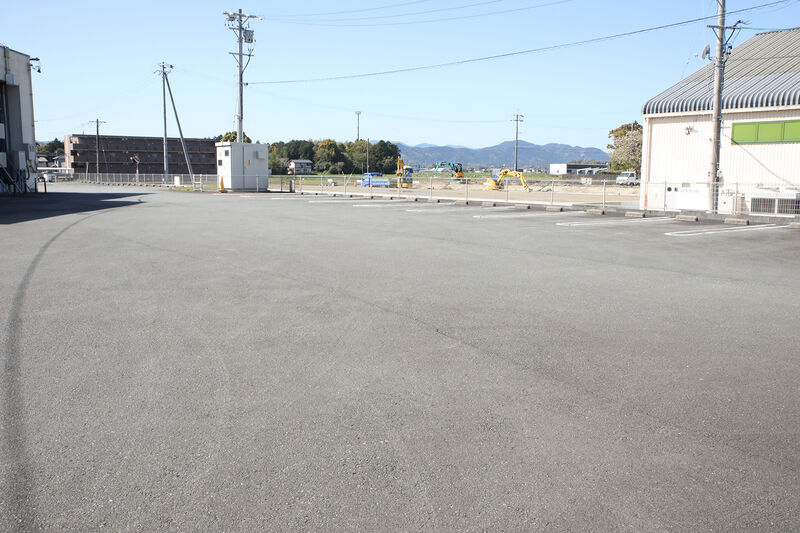 虹のホール伊勢 駐車場