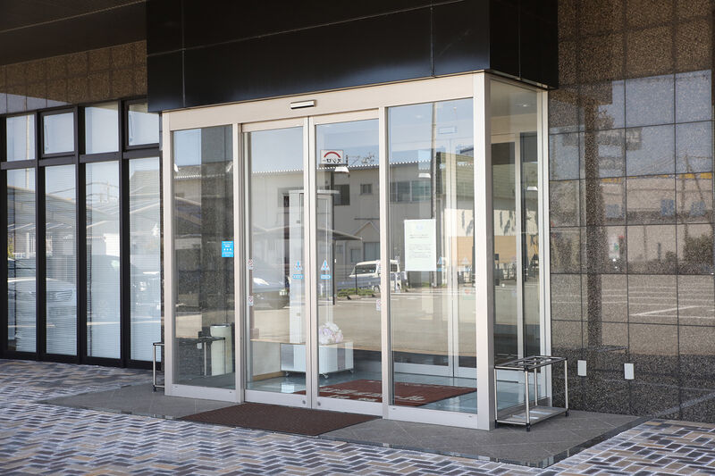 シティホール伊勢 玄関