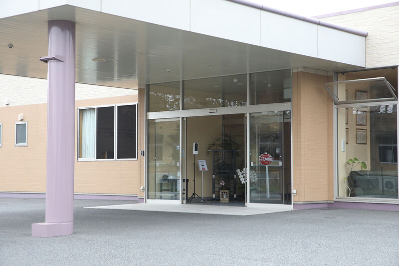亀山きくや会館 玄関