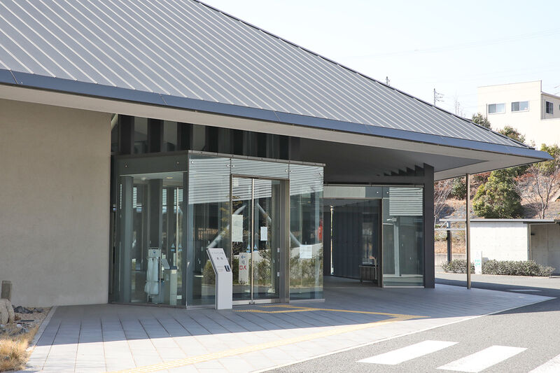 桑名市斎場 おりづるの森 ー玄関