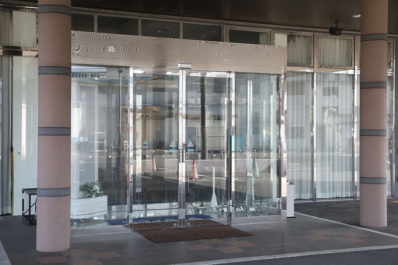 シティホール名張 玄関
