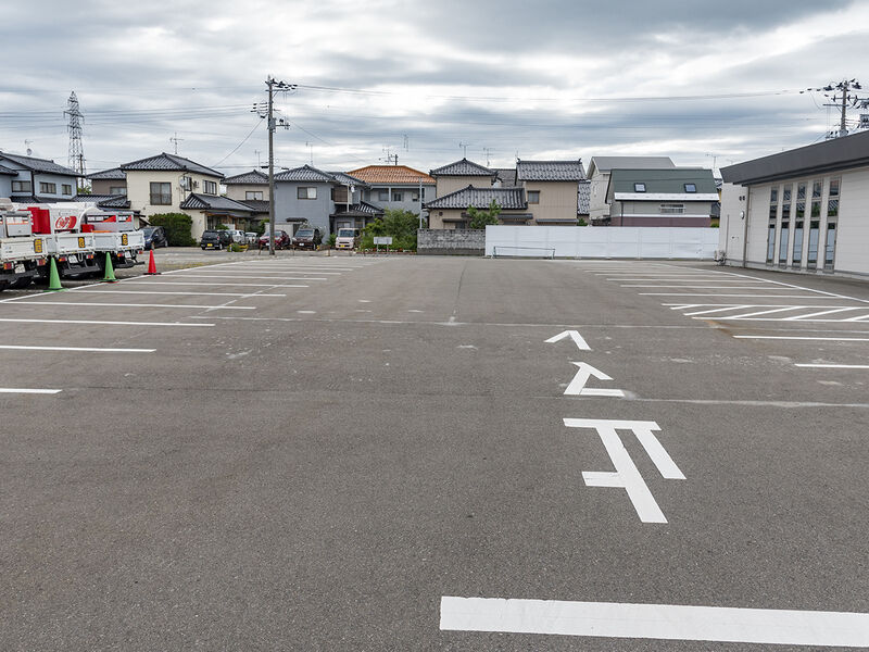 やすらぎホールさかた 駐車場