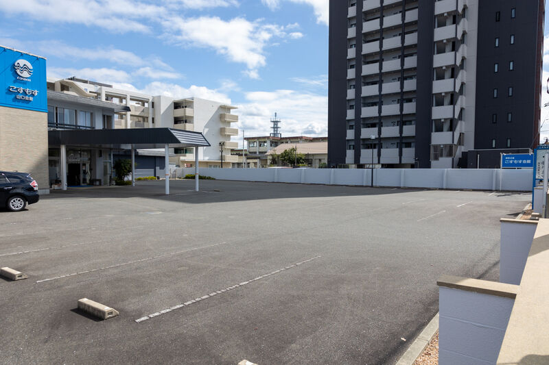 こすもす山口会館 駐車場 (2)