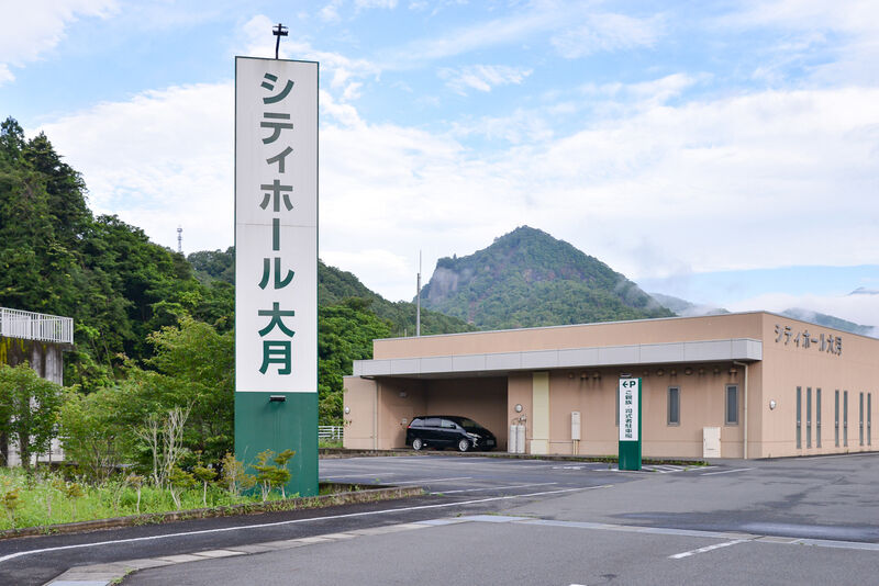 シティホール大月 入り口