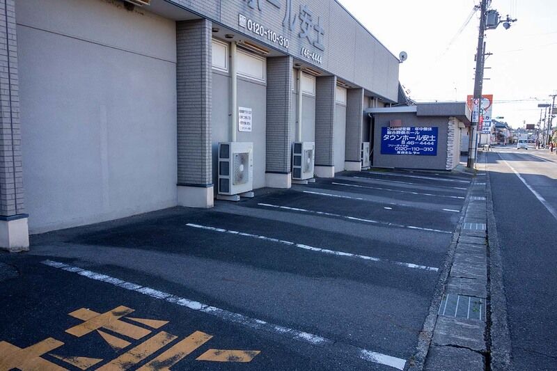 タウンホール安土 駐車場1