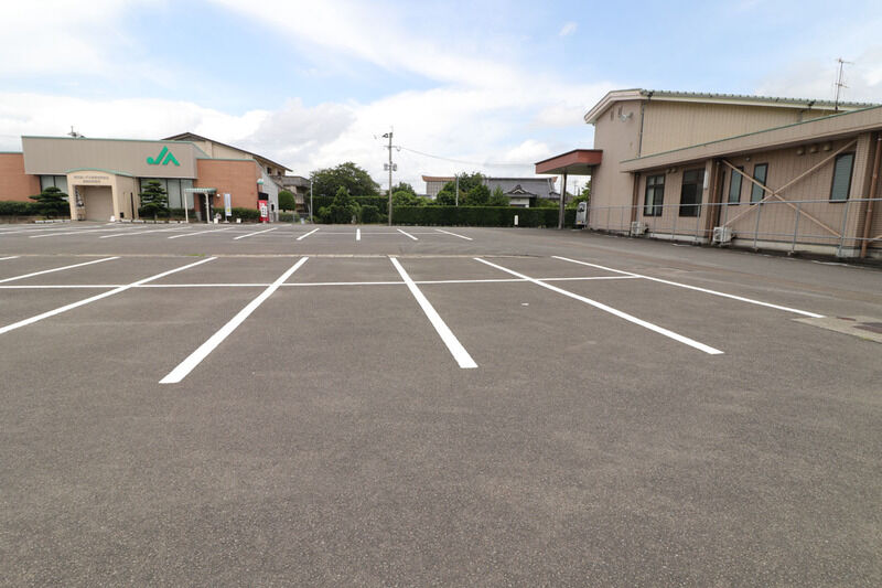 ルミエールたかおの 駐車場