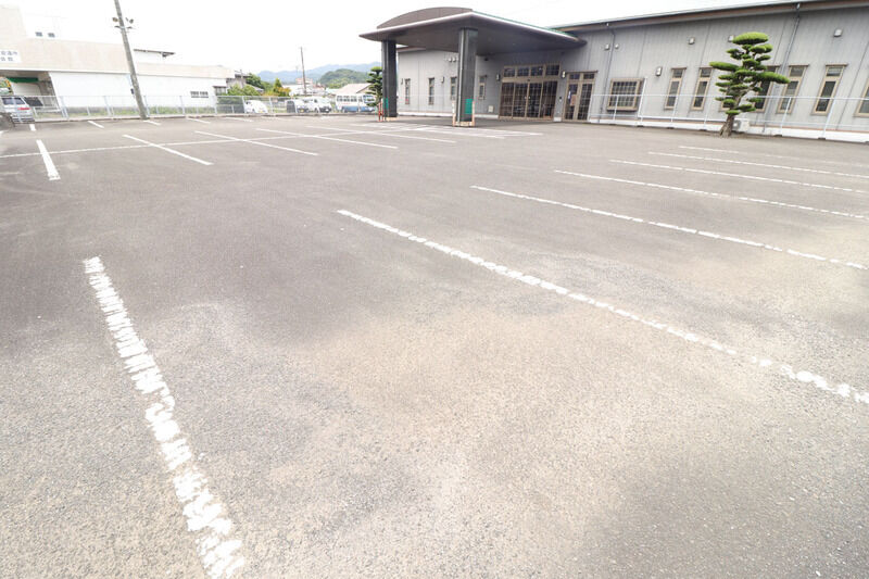 ルミエールいずみ 駐車場