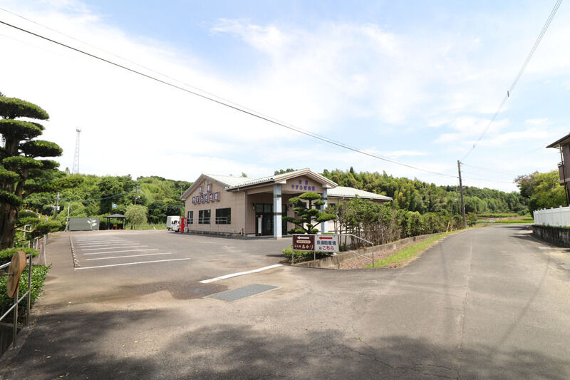 斎場やすらぎ会館 遠景・入口