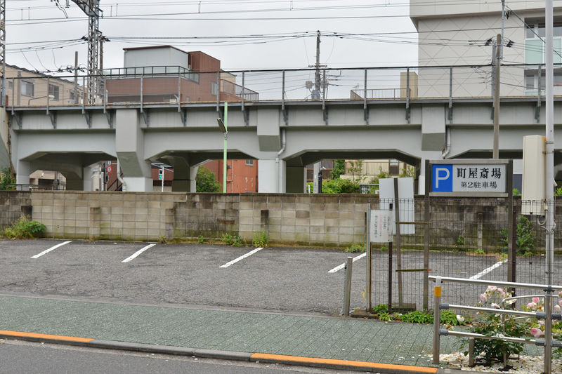 町屋斎場 駐車場1