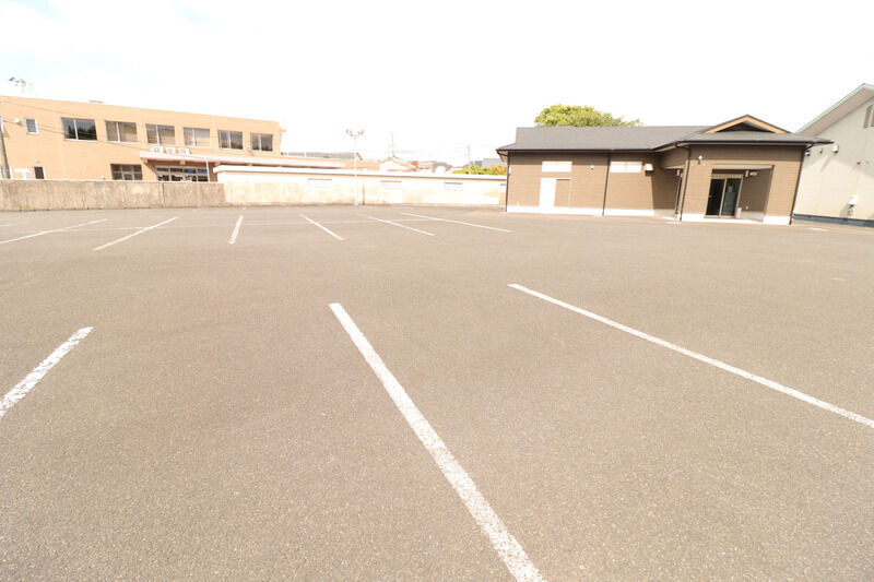 ルミエール加世田 駐車場-1