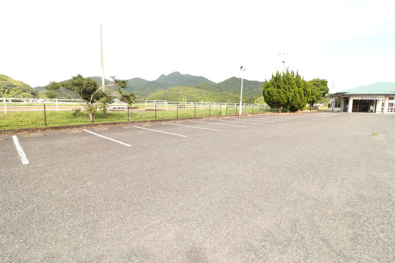 ルミエール金峰 駐車場