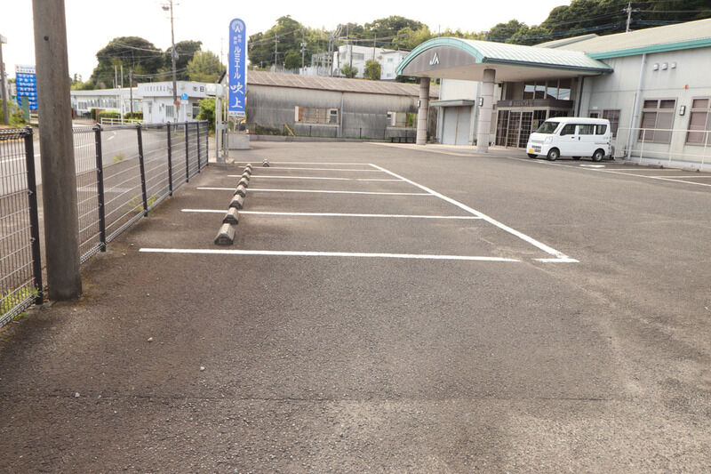 ルミエール吹上 駐車場