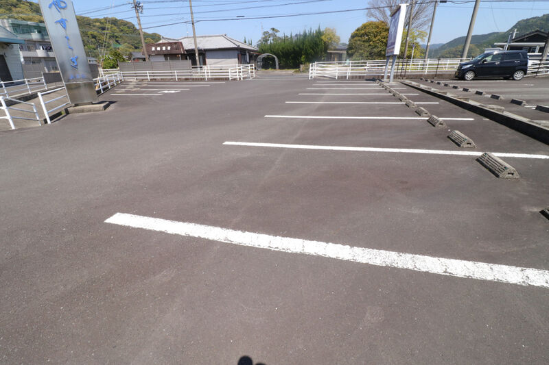 国分南斎場 駐車場1
