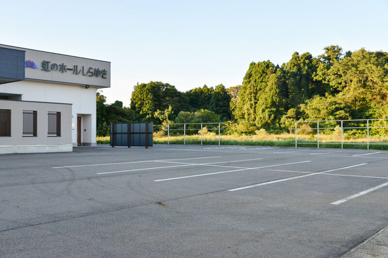 虹のホールしらゆき 駐車場