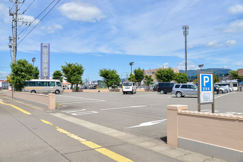 虹のホール アグレム よこて 入り口