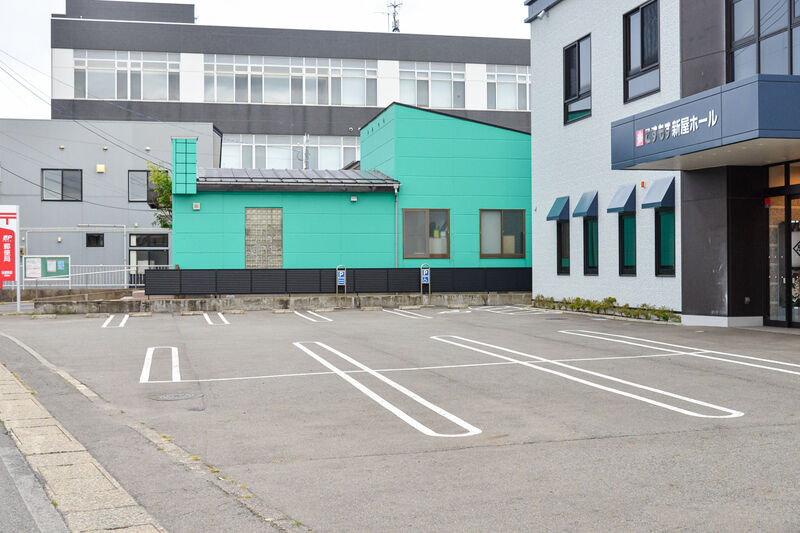こすもす新屋ホール 駐車場