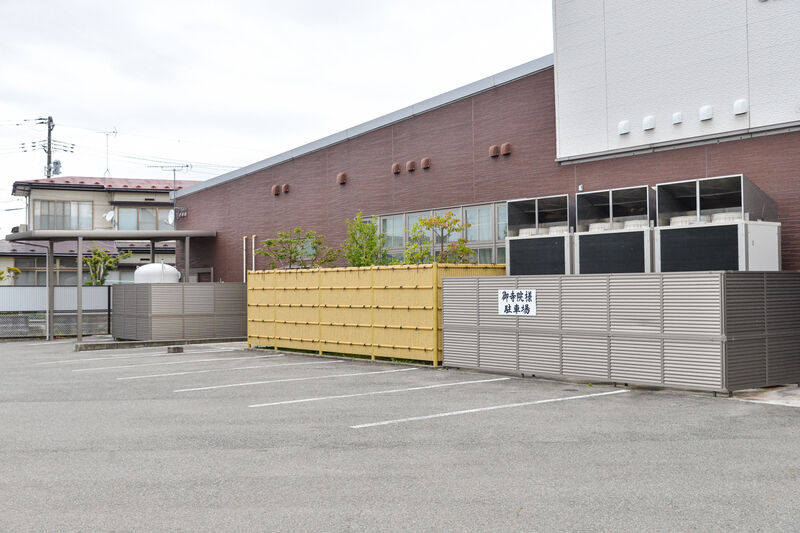 虹のホール　レゼール仁井田 駐車場