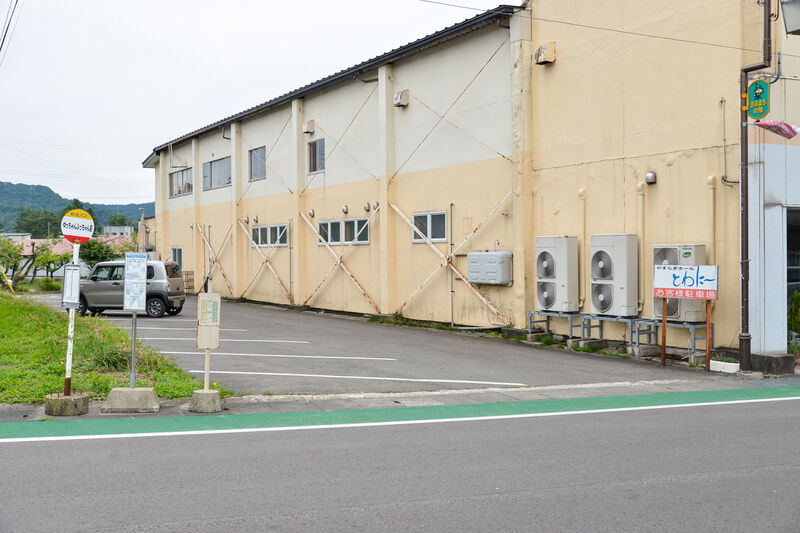 やすらぎホールとわにー 駐車場