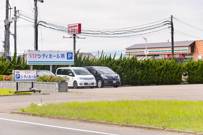 VIPシティホール燕 駐車場