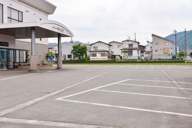 セレモニーホールやすらぎ 駐車場