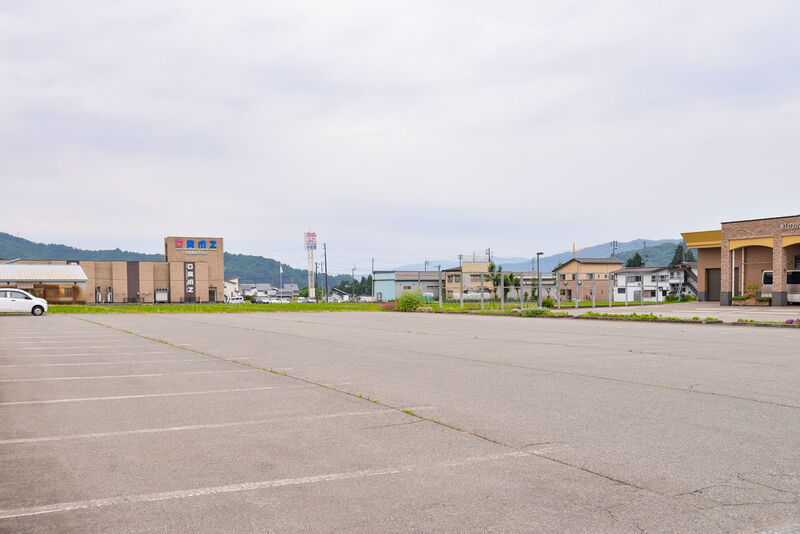 虹のホール魚沼 駐車場