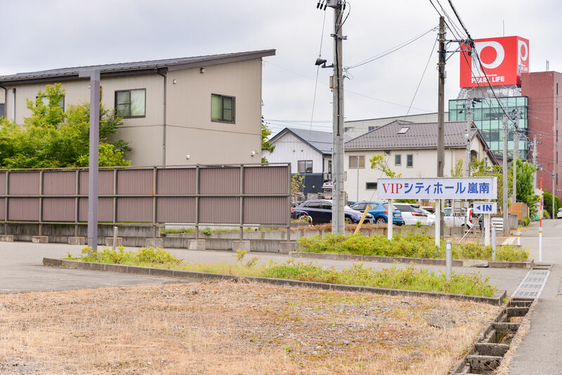 VIPシティホール嵐南 入り口