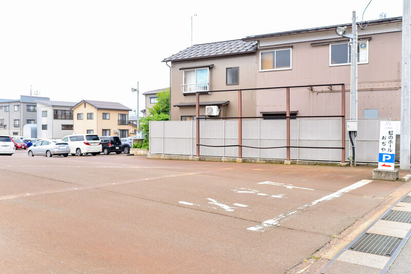 虹のホールおぢや 駐車場