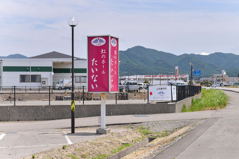 虹のホールたいない 入り口