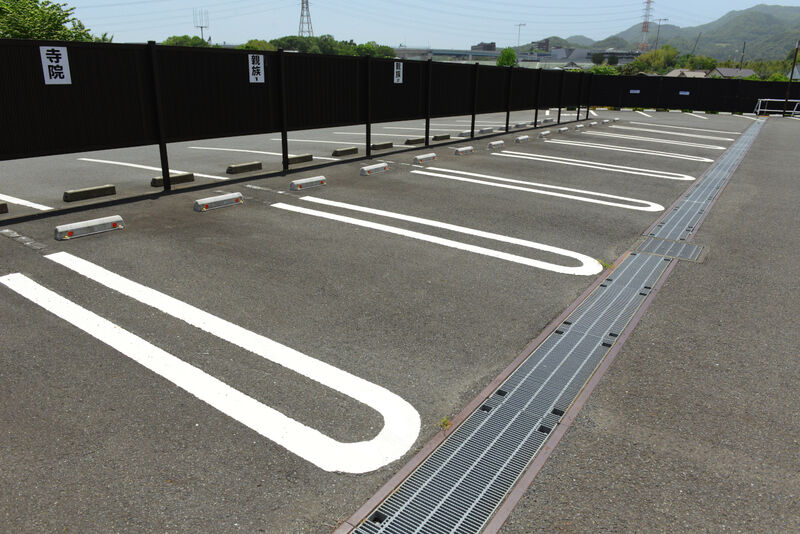 虹のホール伊勢原 駐車場