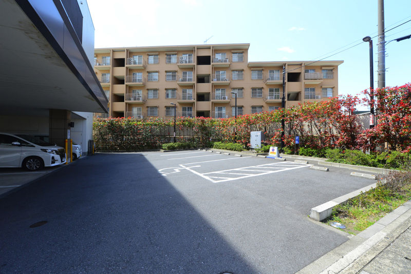 エヴァホール新横浜 駐車場