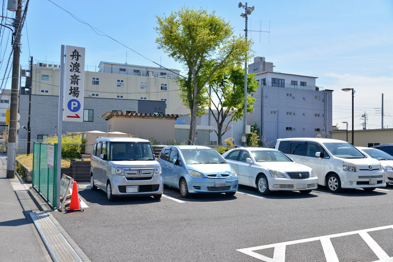 舟渡斎場 駐車場1