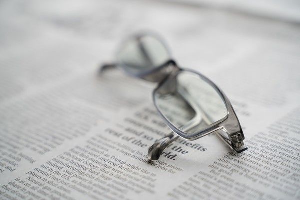 新聞の訃報掲載欄(お悔やみ欄)とは？掲載する方法は？