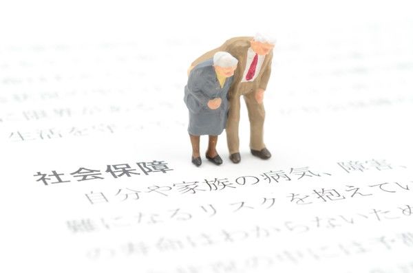 死亡後の手続き。年金の支給停止手続きの方法、流れについて