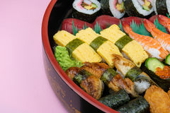 通夜振る舞いとは？マナーや挨拶例文も解説